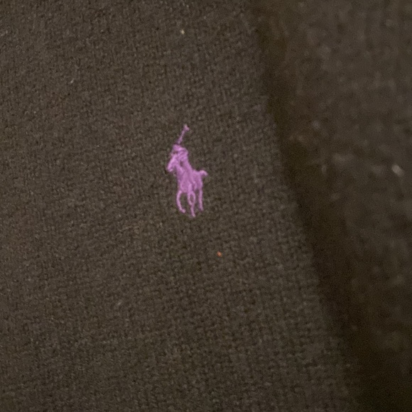 Ralph Lauren Mens Vneck Sweater 100% Lamb Wool in Black with Purple Embroidery - Picture 4 of 7